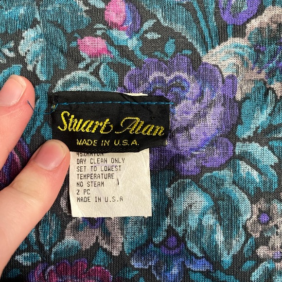 Perfect Condition Vintage Floral VNeck Top - Picture 3 of 9